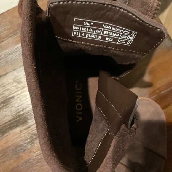 VIONIC Chocolate Ganache Lani II Suede Boots size 6.5 - Picture 7 of 7